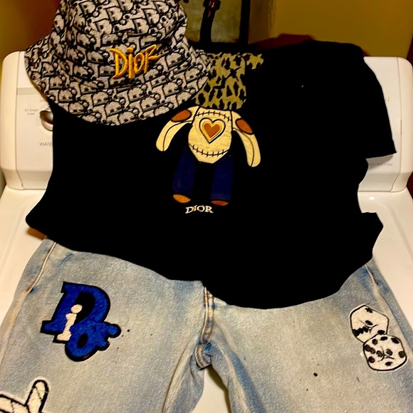 I AM SELLING MY OLD CLOTHES THAT I CAN NOT FIT ANYMORE